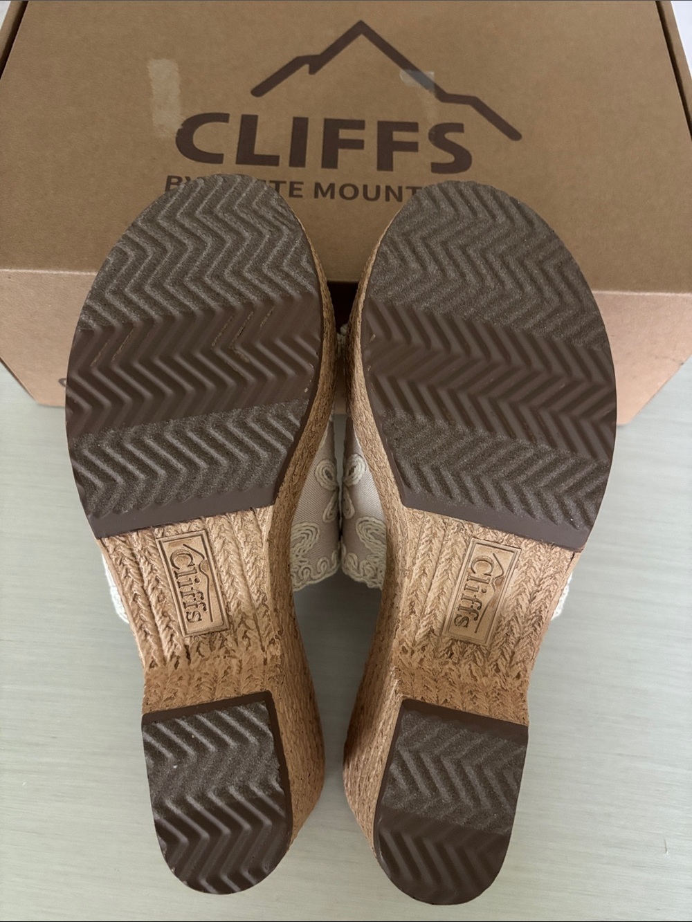 Cliffs by WHITE MOUNTAIN “Biancia" Wedge Sandal floral embroidered 7.5 NIB - Picture 7 of 8